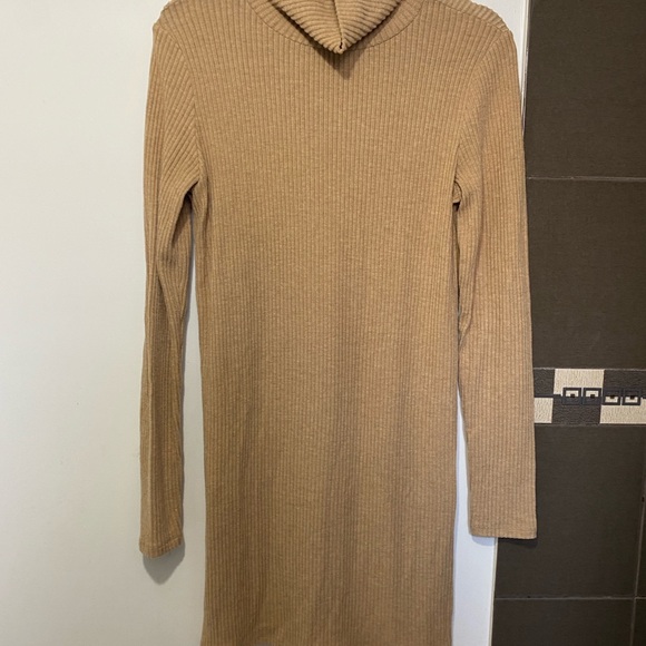 Aritzia Group by Babaton Victoria Turtleneck Sweater Dress Size M - Picture 4 of 7